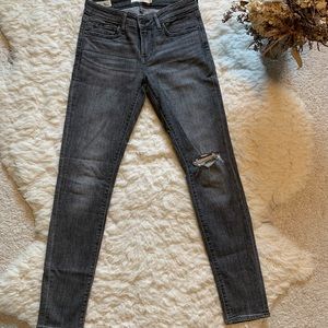 Levi’s 711 Distressed Skinny jeans size 25